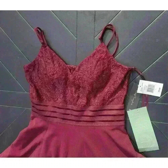 $79 City Triangles Size 11 Elastic Waist Short Dress Juniors Burgundy Flare - Picture 3 of 10